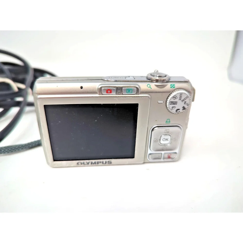 Olympus FE-230 7.1 MP Digital Camera - Silver Compact PARTS OR REPAIR battery